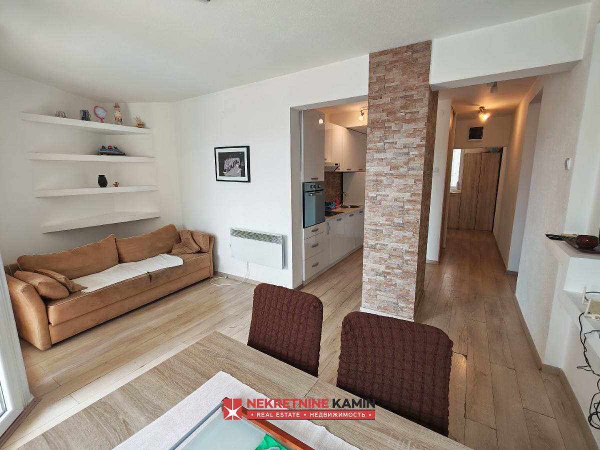 Odličan dvosoban stan na vrhunskoj lokaciji – Budva, kod stare škole